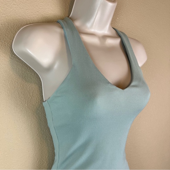 alo yoga elevate ribbed tank - Picture 5 of 13